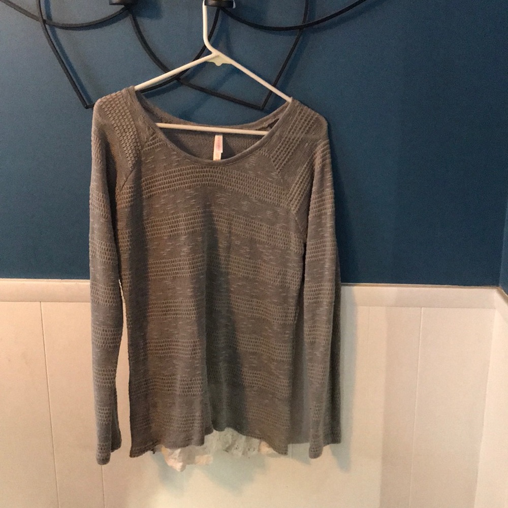 Thin sweater